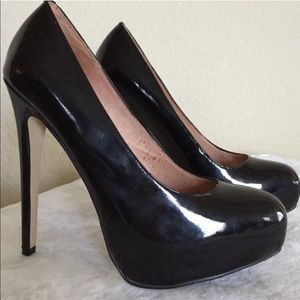 Aldo Black Patent Leather Pumps/Heels